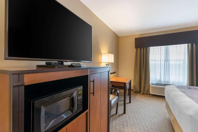غرفة بسرير كينج لذوي الإعاقة، Best Western Bend North 5/7