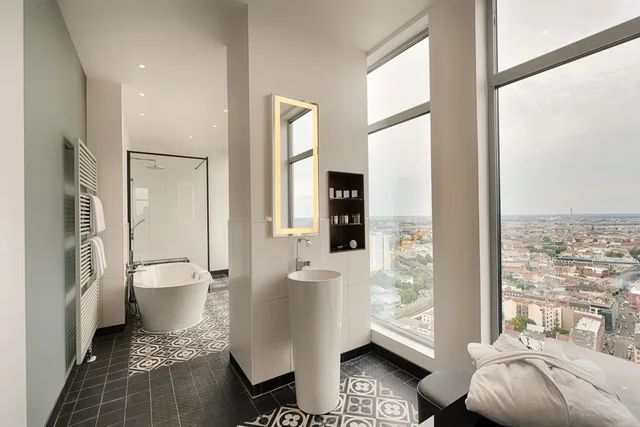 Sky, Suite, Park Inn by Radisson Berlin Alexanderplatz 5/5