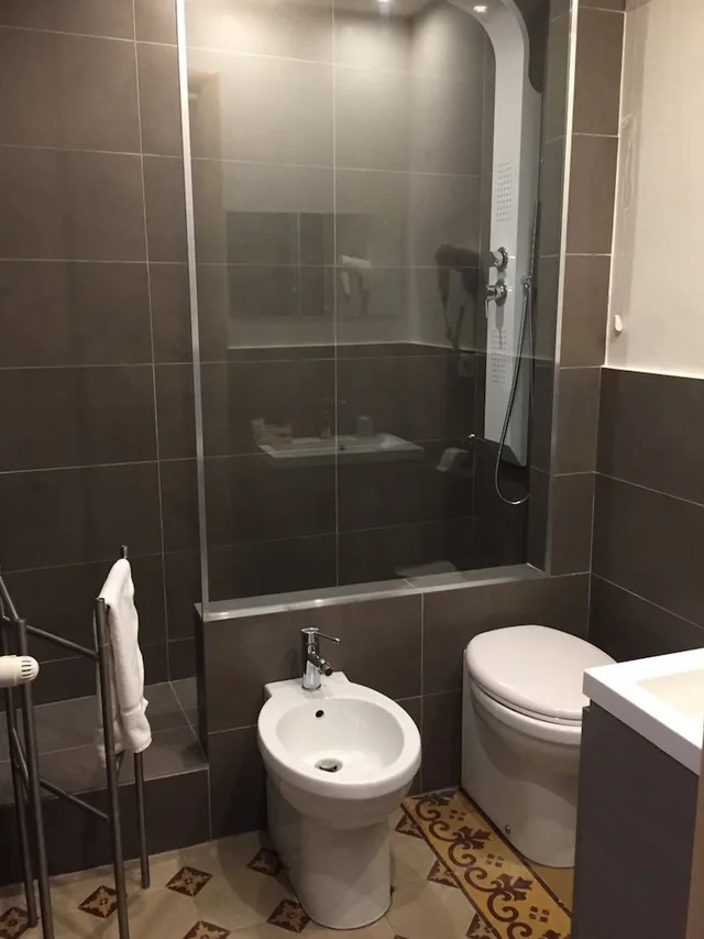 غرفة قياسية رباعية بسرير كوين وسرير فردي مع أريكة، Ottomood Ala Ovest Catania Centro 3/4