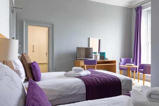 غرفة بسريرين منفصلين بإطلالة على البحر، Marine Hotel 1/1