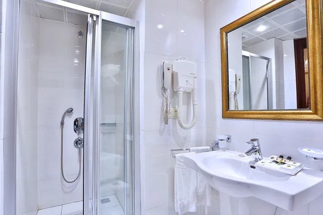 غرفة قياسية مزدوجة، Mosaic Hotel 2/3