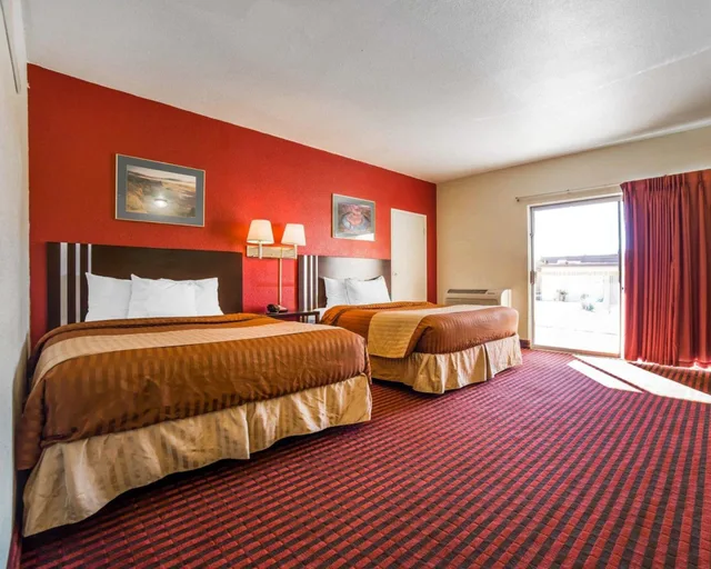 غرفة قياسية بسريرين كوين، Rodeway Inn At Lake Powell 1/8