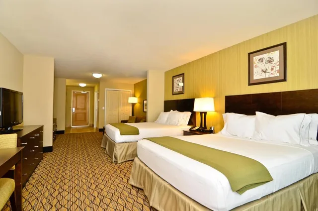 غرفة بسريرين كوين لذوي الإعاقة، Holiday Inn Express And Suites Williston 1/2