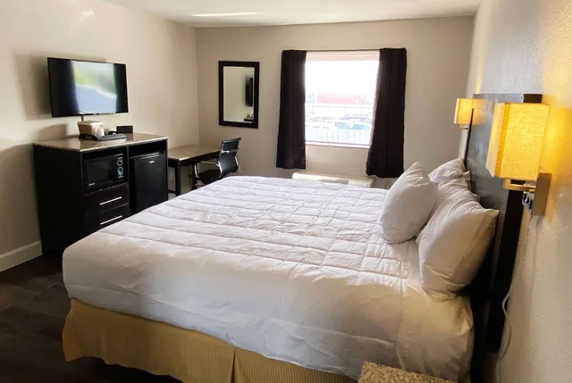 غرفة بسرير كينج لذوي الإعاقة، Quality Inn Del Rio 1/3