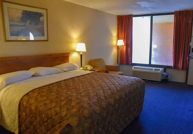 غرفة قياسية بسرير كينج، Homeplace Inn 1/4
