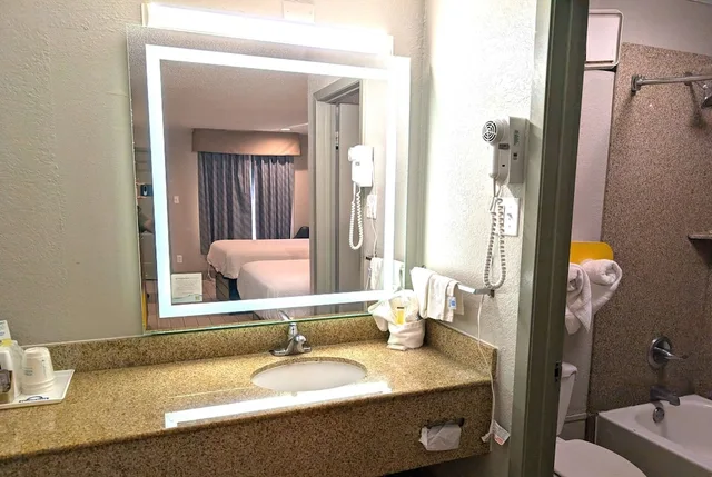 غرفة بسرير كينج للمدخنين، Days Inn by Wyndham Arcadia Louisiana 10/10