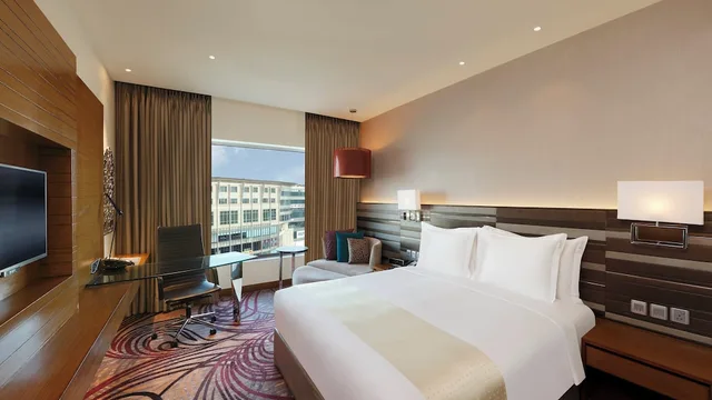 غرفة قياسية بسرير كينج للمدخنين، Holiday Inn Jaipur City Centre by IHG 1/6