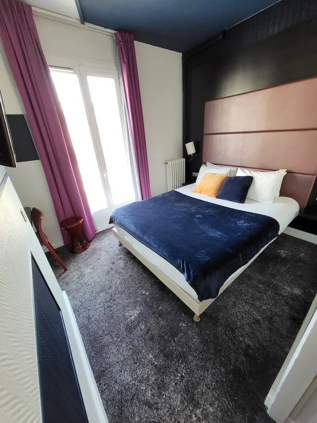 Room, Queen Bed, Accueil Hotel Paris Pigalle Montmartre 1/10