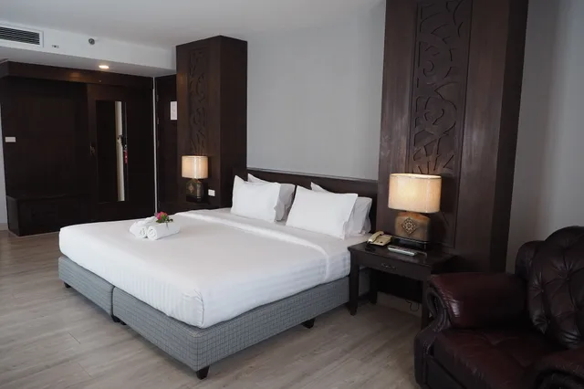 غرفة بزنس ركنية بسرير كينج، Empress Pattaya Hotel 6/10