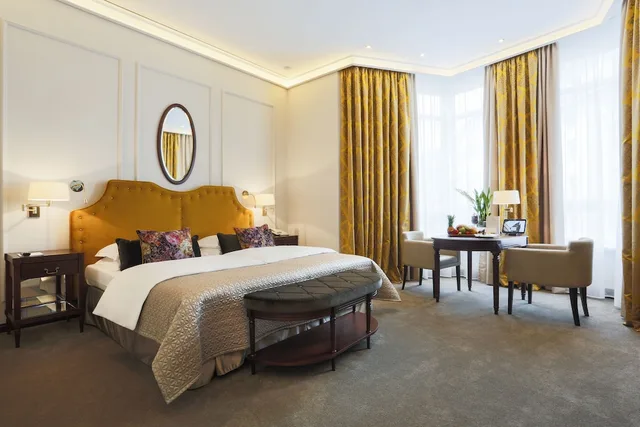 جناح بسرير كينج، Excelsior Hotel Ernst 4/10