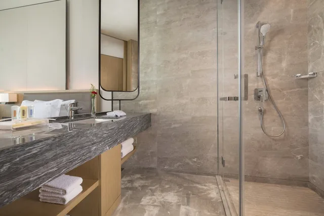 غرفة قياسية بسرير كينج بإطلالة على الحديقة، Holiday Inn Zhengzhou Riverside 3/3