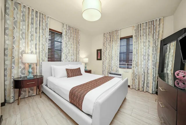 جناح بسريرين كوين بغرفتي نوم مع أريكة، Tradewinds Apartment Hotel 9/10