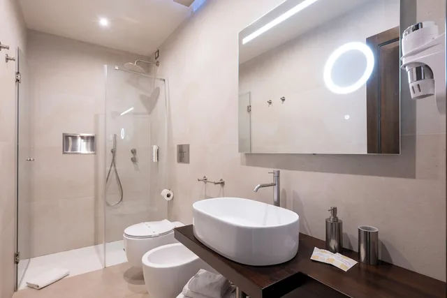 غرفة بسريرين منفصلين بشرفة، Nicoletta Hotel 3/4