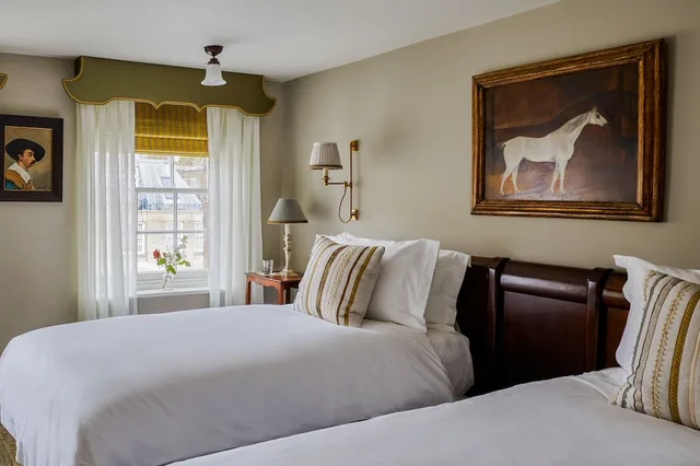 غرفة سوبيريور بسرير كينج، Henry's Townhouse 2/5