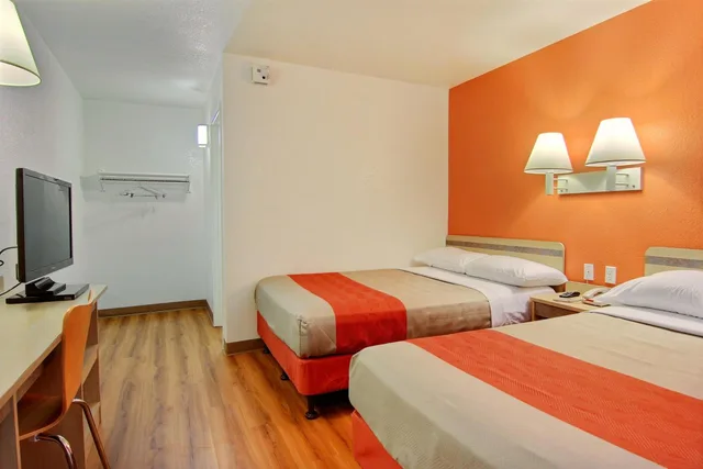 غرفة ديلوكس رباعية، Motel6 Kingsville, TX 3/8