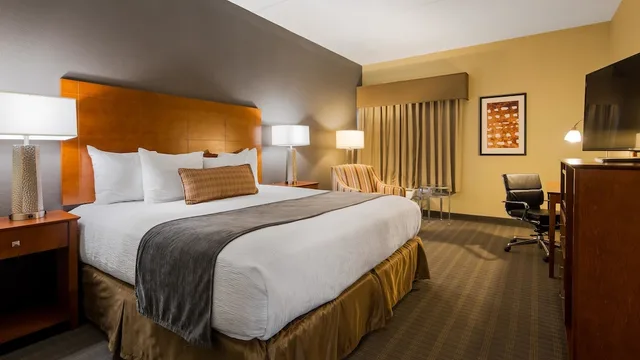 غرفة قياسية بسرير كينج لذوي الإعاقة، Best Western Delta Inn 2/5