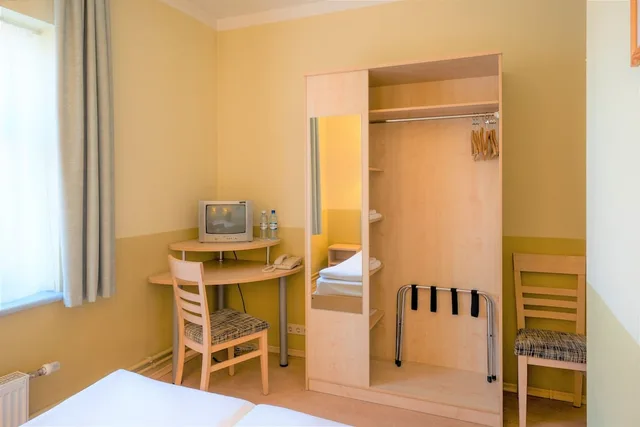 Twin Room with Private External Bathroom، Rija Domus Hotel (Riga) 6/10