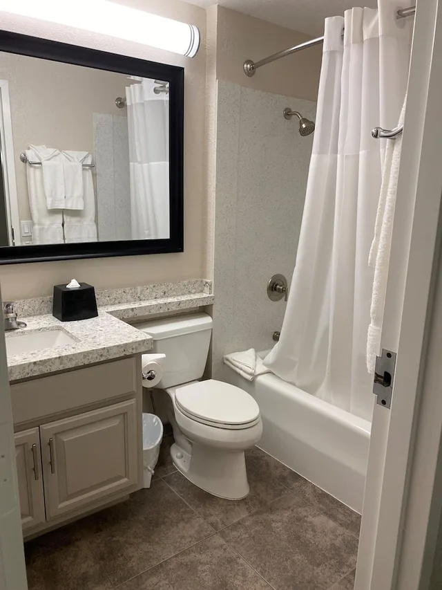 شقة سكنية ديلوكس بسرير كينج بغرفة نوم واحدة مع أريكة، Getaways At Palm Springs Tennis Club 5/6