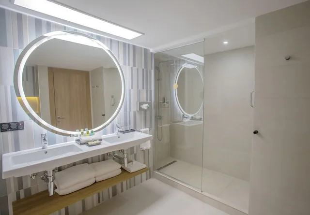 جناح جونيور بسرير كينج بإطلالة على البحر، RIU Palace Antillas - Adults Only - All Inclusive 6/6