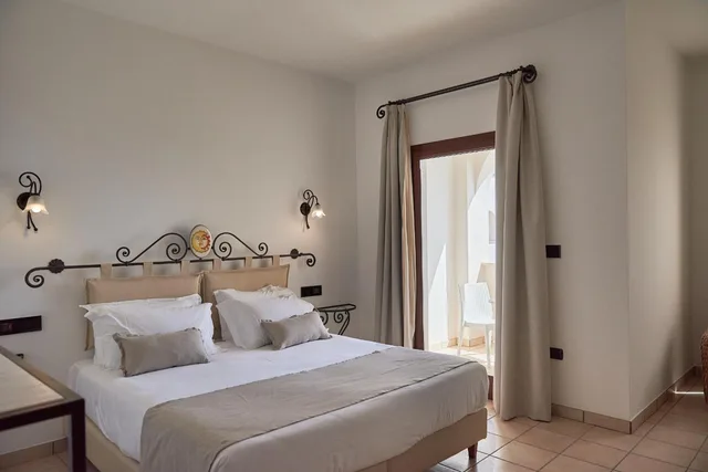 غرفة ديلوكس بسرير مزدوج بإطلالة على البحر بشرفة، Hotel Montecallini - Adult Only 14 1/7