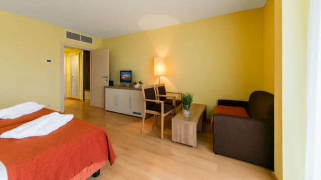 Premium, Twin Beds, Sea Side, Sofa, Balcony، Hotel Aurora 4/6