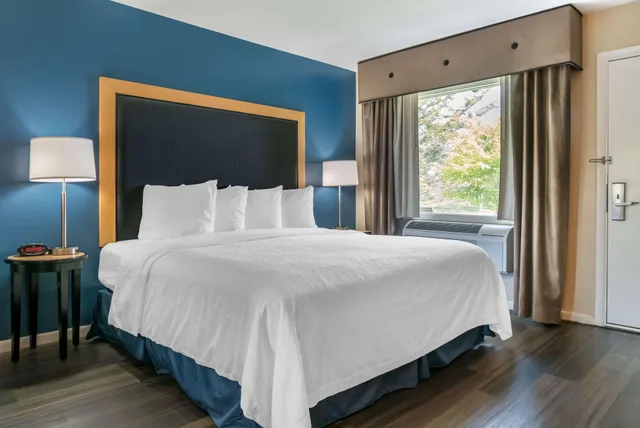 غرفة بسرير كينج، Best Western River Terrace 2/3