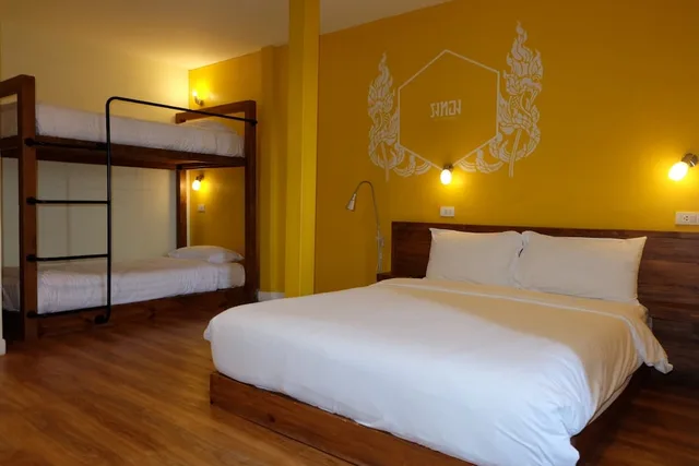 غرفة قياسية بسرير مزدوج وسرير بطابقين، Siri Poshtel Bangkok 2/5