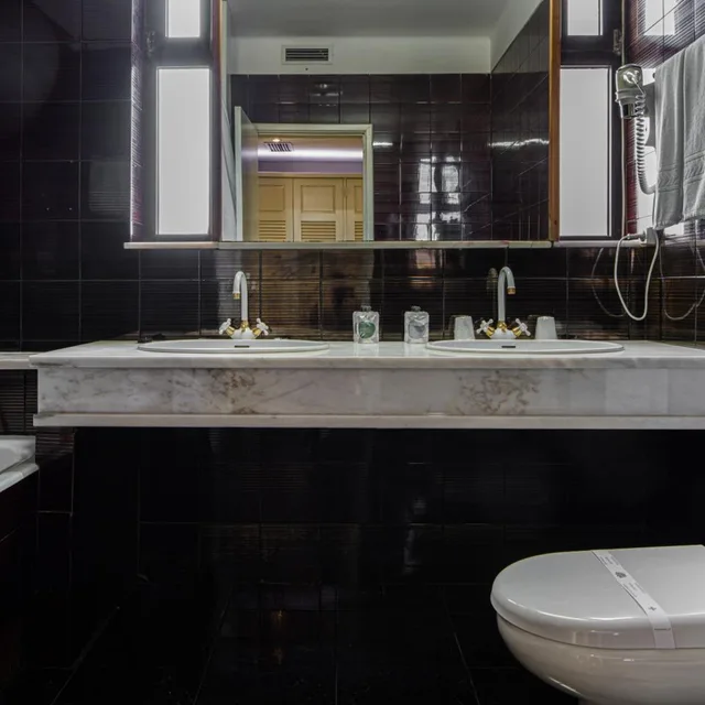 جناح جونيور، Lara Hotel 4/5