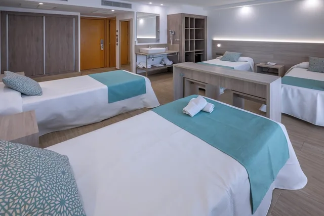 Family, 4 Beds, Balcony, 4R Salou Park Resort II 7/10