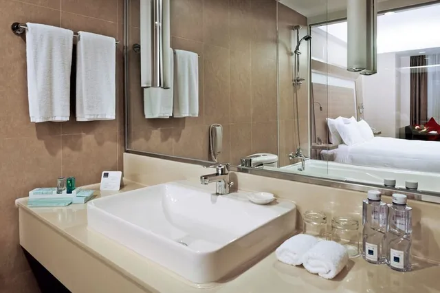 غرفة سوبيريور بسريرين منفصلين بإطلالة على المدينة، Novotel Shenzhen Watergate 3/3