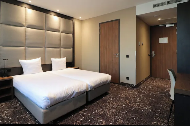 Room, Twin Beds, Hotel Levell 2/6