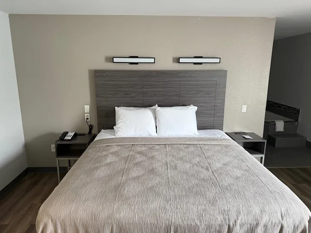 Standard, King Bed, Quality Inn & Suites Biloxi - Ocean Springs 3/6