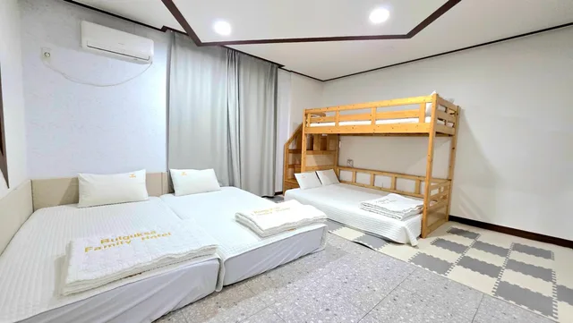غرفة عائلية بسريرين منفصلين وسرير بطابقين، Kids & Family Hotel 2/3