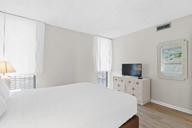 شقة سكنية بسريرين كوين بإطلالة على الشاطئ بغرفة نوم واحدة مع أريكة، Edgewater Beach & Golf Resort By Panhandle Getaways 1/4