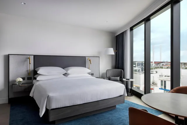 غرفة ديلوكس بسرير كينج، Melbourne Marriott Hotel Docklands 4/10