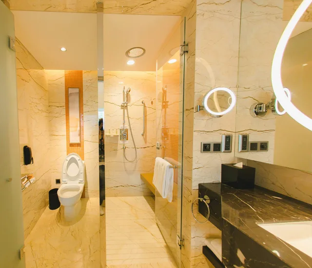 غرفة ديلوكس بسريرين منفصلين بإطلالة على البحر، Hilton Yantai Golden Coast 3/5