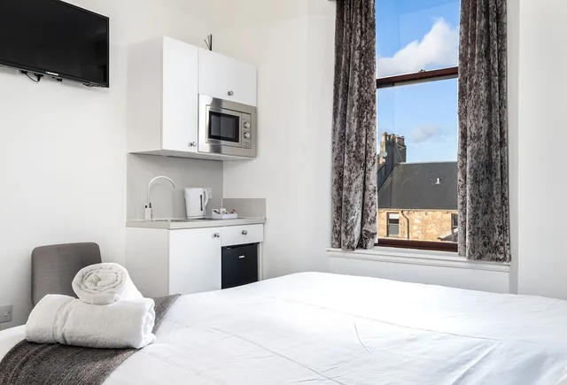 Deluxe, Studio, Double or Twin Bed, Kelpies Serviced Apartments 1/8