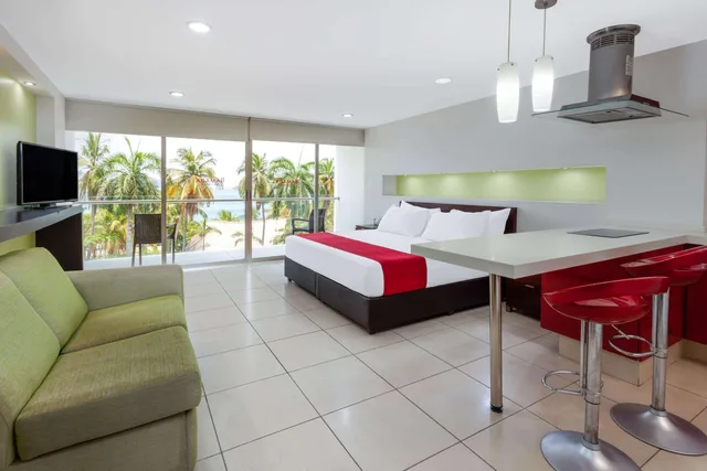 غرفة بسرير كينج، Ramada by Wyndham Acapulco Hotel and Suites 3/3