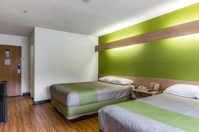 غرفة قياسية بسريرين كوين، Motel6 Charlotte, NC - University 2/7