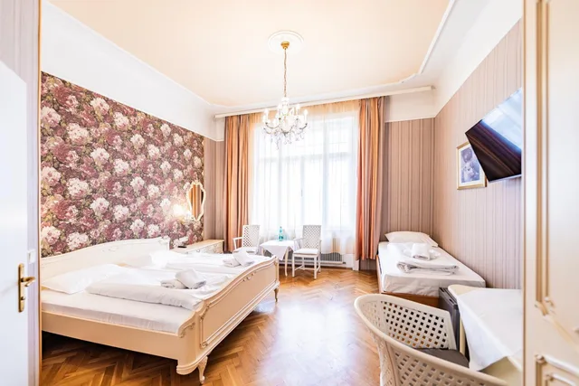 غرفة كومفورت ثلاثية بسرير كوين وسرير فردي، Hotel Pension Baronesse 1/6