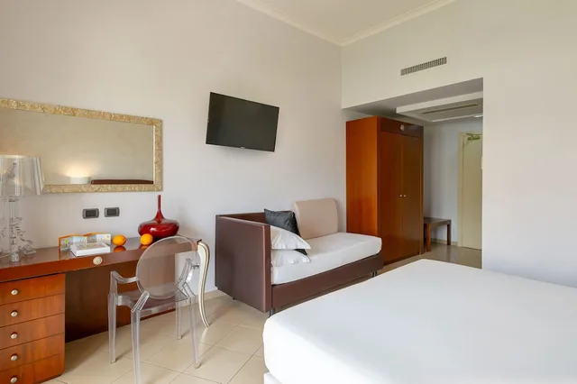 Standard, Triple, 1 Double and 1 Single Bed, Grand Hotel Sofia 2/3