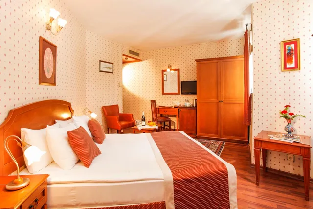 غرفة بسرير كينج بإطلالة على البحر، Erguvan Hotel 2/7