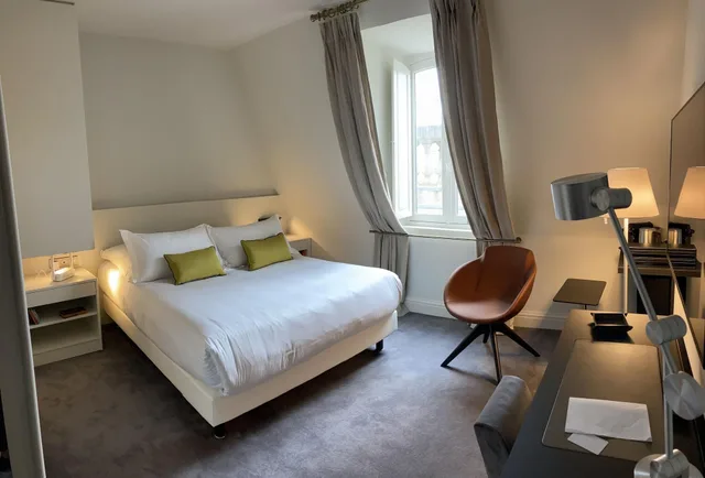 غرفة بسرير كوين، Villas Foch Boutique Hotel and Spa Bordeaux 3/4