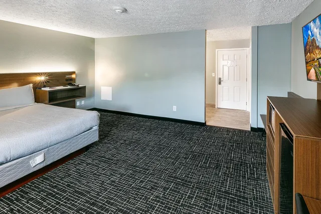 غرفة قياسية بسرير كوين، Gatlinburg Mountain Inn Gatlinburg TN 9/10