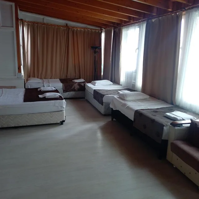 غرفة رباعية، Behram Hotel 1/4