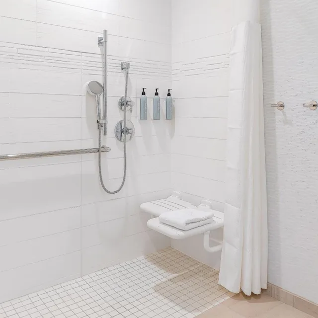 جناح بسرير كينج بغرفة نوم واحدة مع أريكة لذوي الإعاقة، RESIDENCE INN DECATUR FORSYTH 8/10
