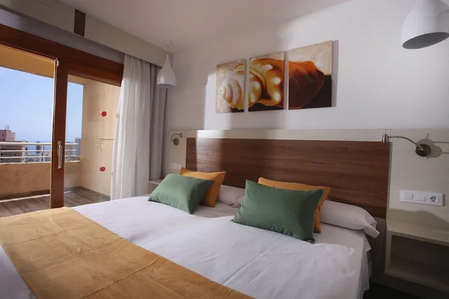 جناح بإطلالة على المسبح بشرفة بغرفة نوم واحدة، Sandos Benidorm Suites 1/2