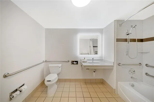 جناح بسريرين مزدوجين بحوض استحمام لذوي الإعاقة، Best Western Plus Twin View Inn & Suites 4/4
