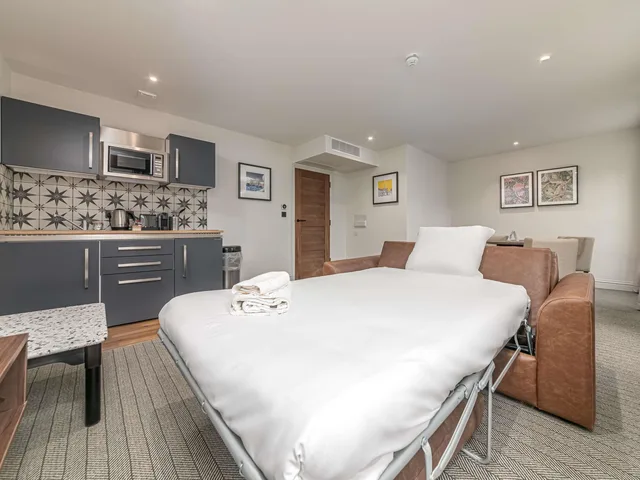 شقة عائلية بسرير مزدوج مع أريكة، Mercure Salisbury White Hart Hotel 1/4