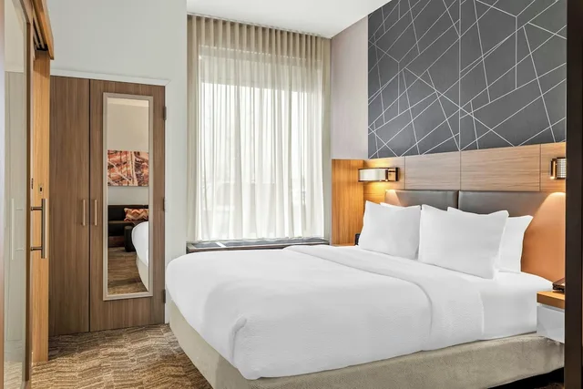 جناح بسرير كينج مع سرير سحّاب إضافي، SpringHill Suites by Marriott Columbus West 1/6